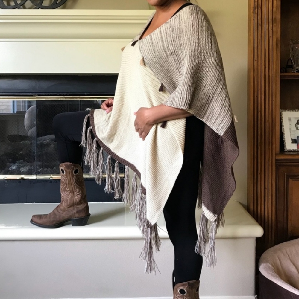 Fringed Boho Poncho - Picture 4 of 8